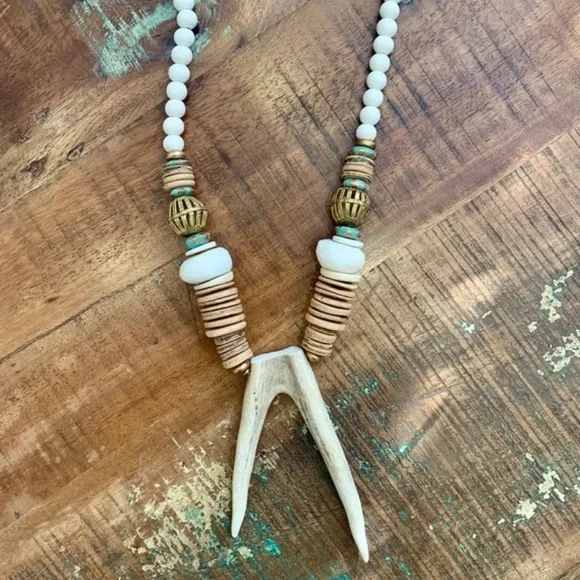 🌾 Artisan Antler Fork Pendant Necklace - Picture 5 of 6